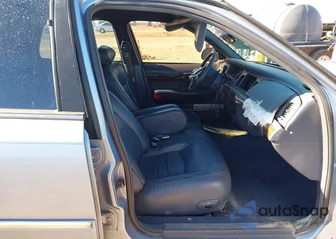 1998 Mercury Grand Marquis из США, поврежденный, VIN 2MEFM75W6WX698448